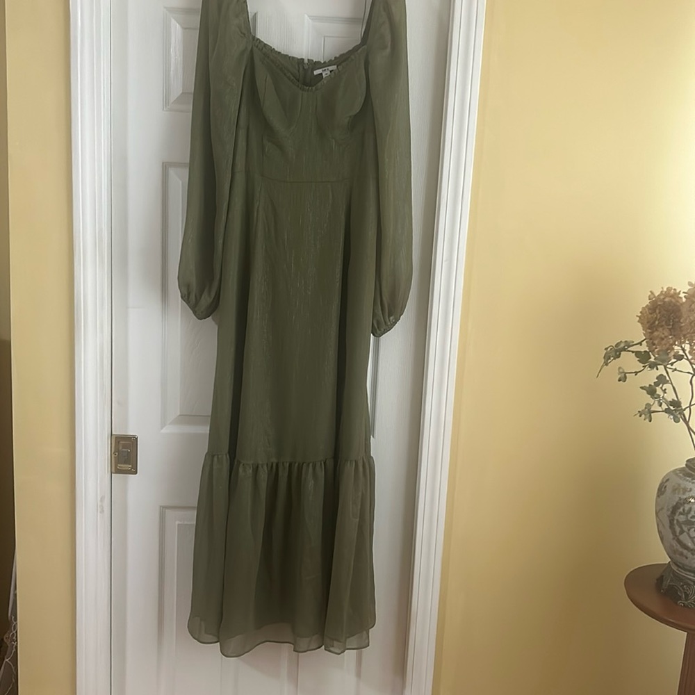 A stunning beautiful dress for the spring/ summer